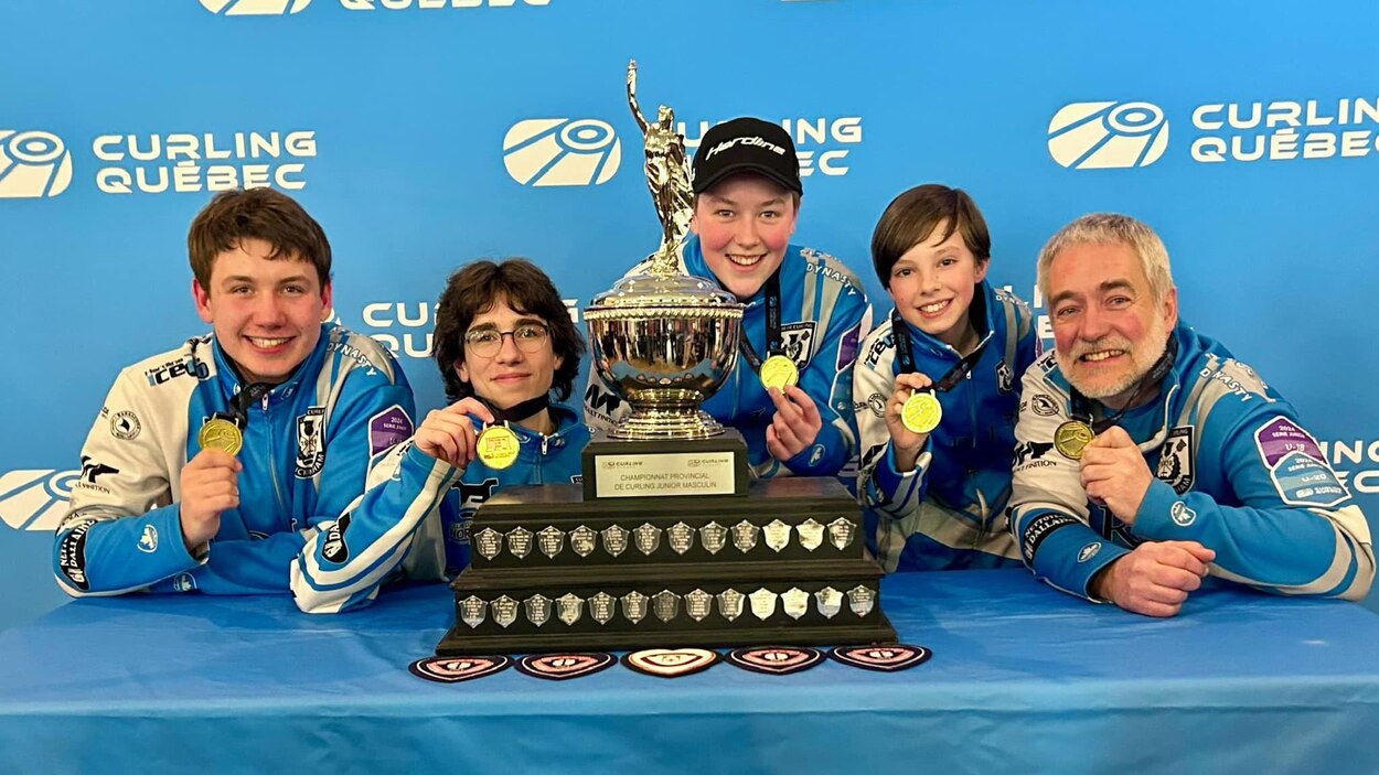 L’équipe Noranda Domaine Opasatica championne provinciale de curling