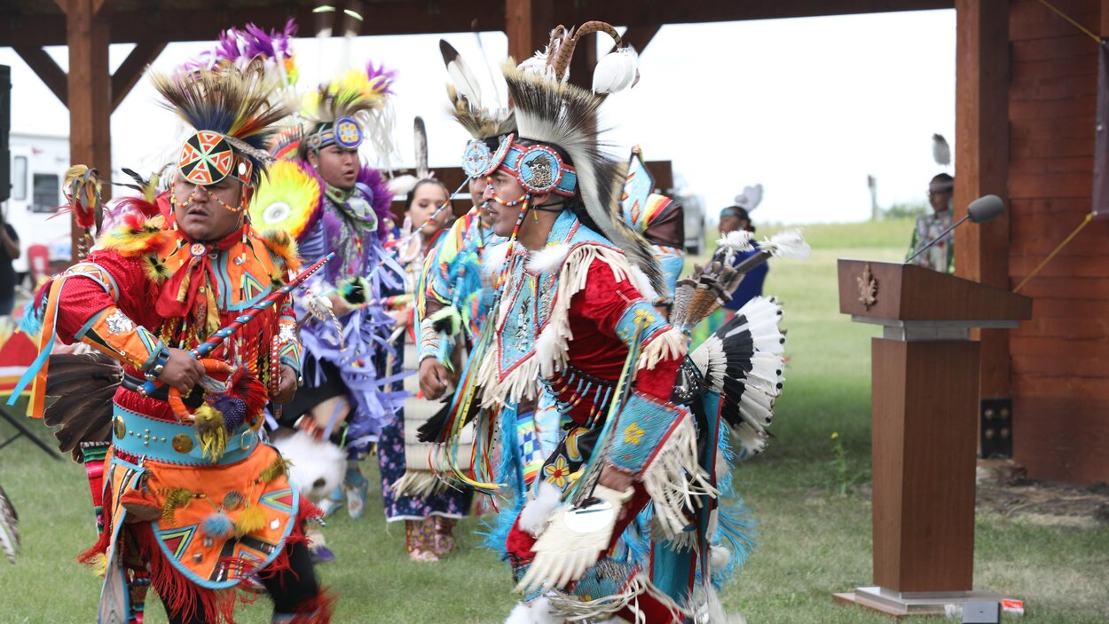 Le retour de la saison des pow-wow réjouit les communautés autochtones ...