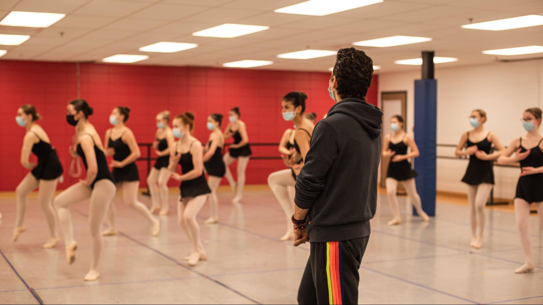 Le danseur Guillaume Côté de retour dans la région l'instant de deux spectacles
Le danseur Guillaume Côté de retour dans la région l'instant de deux spectacles