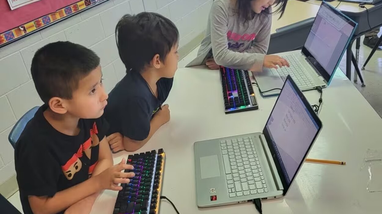 Lalaki mula sa Sask. First Nation gumawa ng Dene computer keyboard ...