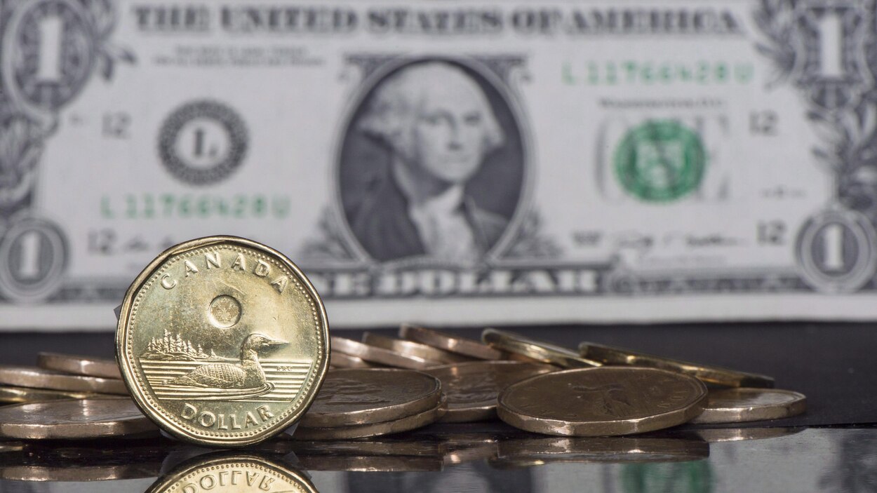 Le dollar poursuit sa chute face à l'euro et la livre