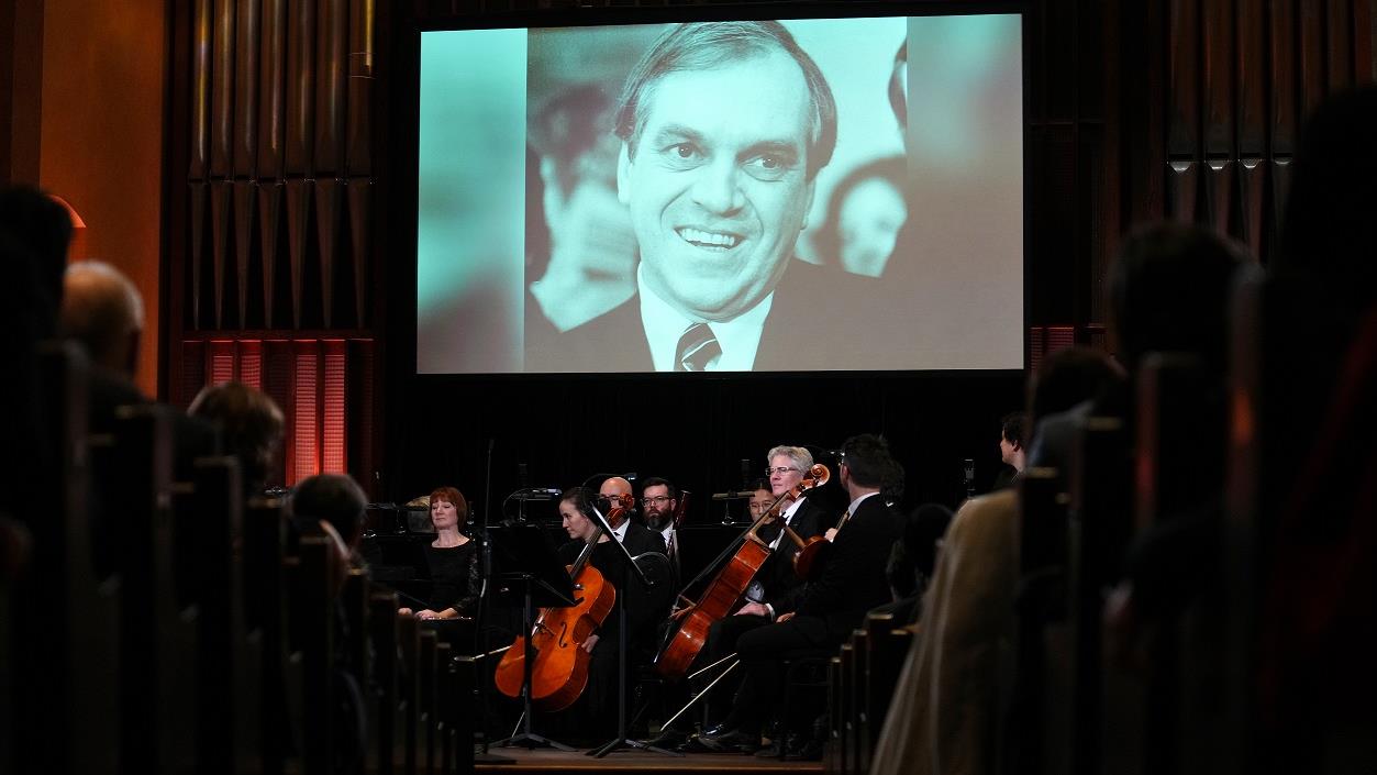 Dernier Hommage Pour L’ancien Chef Du NPD Ed Broadbent | Radio-Canada Mini