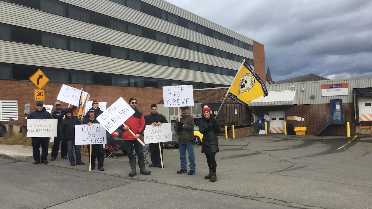 Les grèves tournantes à Postes Canada s'étendent à plusieurs endroits