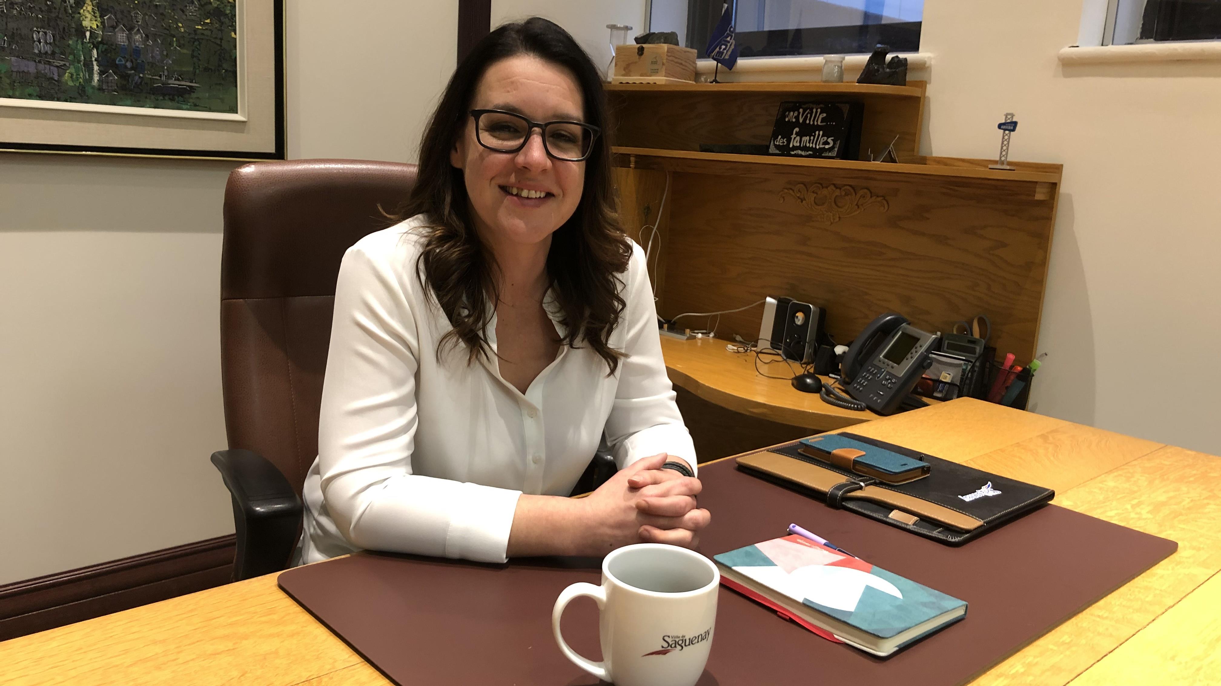Un premier entretien avec la nouvelle mairesse de Saguenay, Julie Dufour
Un premier entretien avec la nouvelle mairesse de Saguenay, Julie Dufour