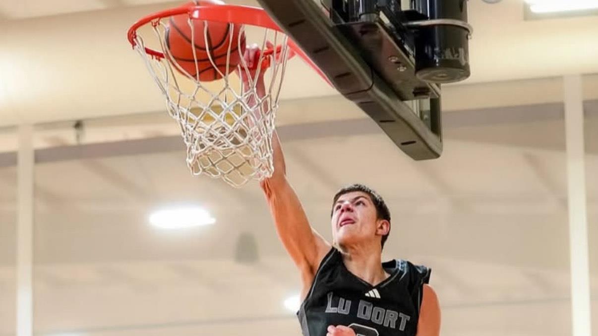Éli Jolin est nommé meilleur joueur de basketball préuniversitaire canadien