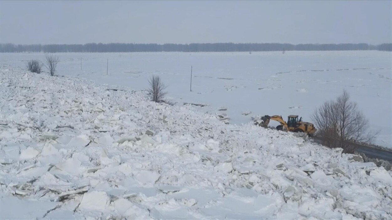 Le gigantesque embâcle de la rivière Yamaska filmé par drone RadioCanada