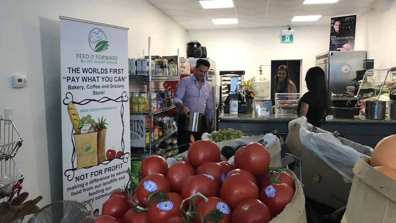 Le chef Jagger Gordon parle de son épicerie « payez ce que vous pouvez »