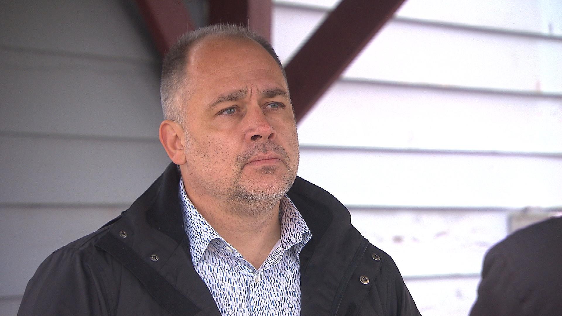 Eric Beaudry Éric Beaudry se présente à la mairie de Sept-Îles pour implanter plus ...