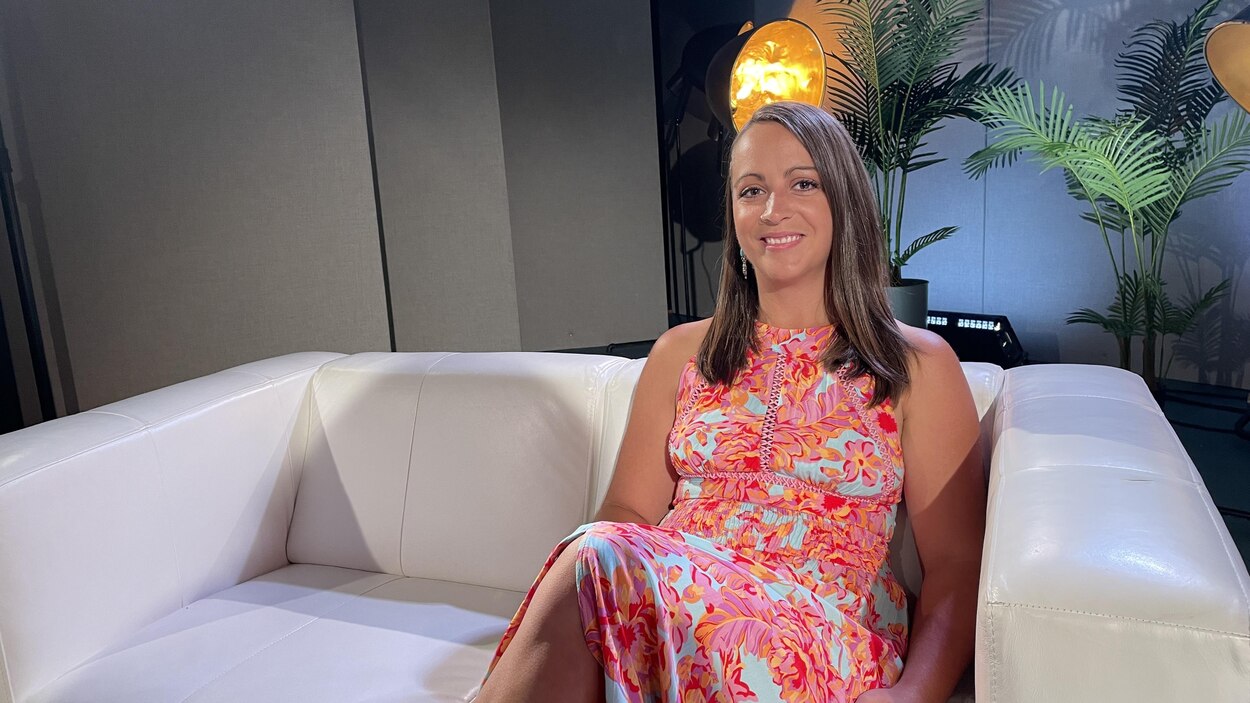 Flora Luna lance son premier vidéoclip | Info | Radio-Canada