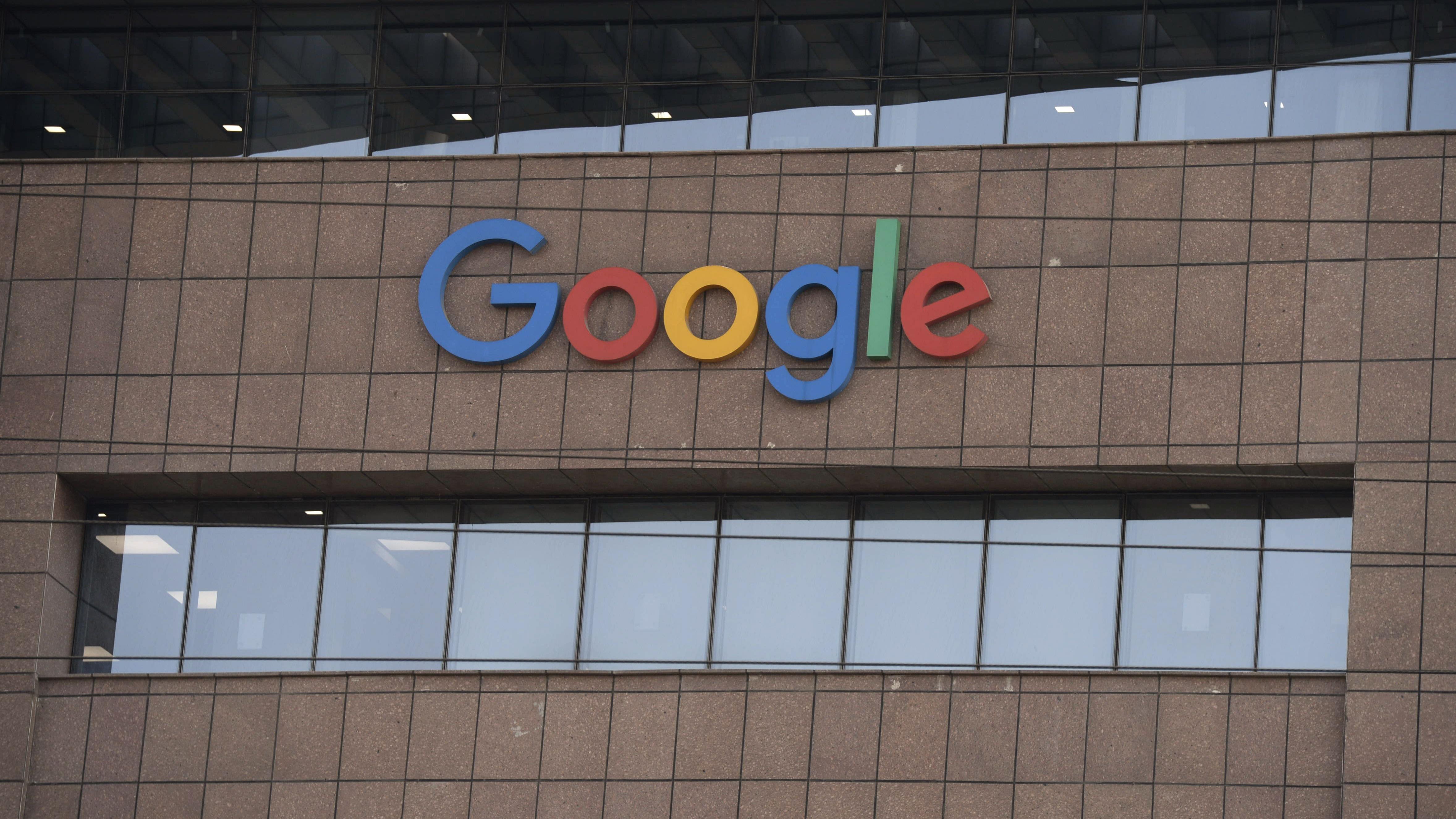 Le robot conversationnel Bard de Google parle maintenant français ...