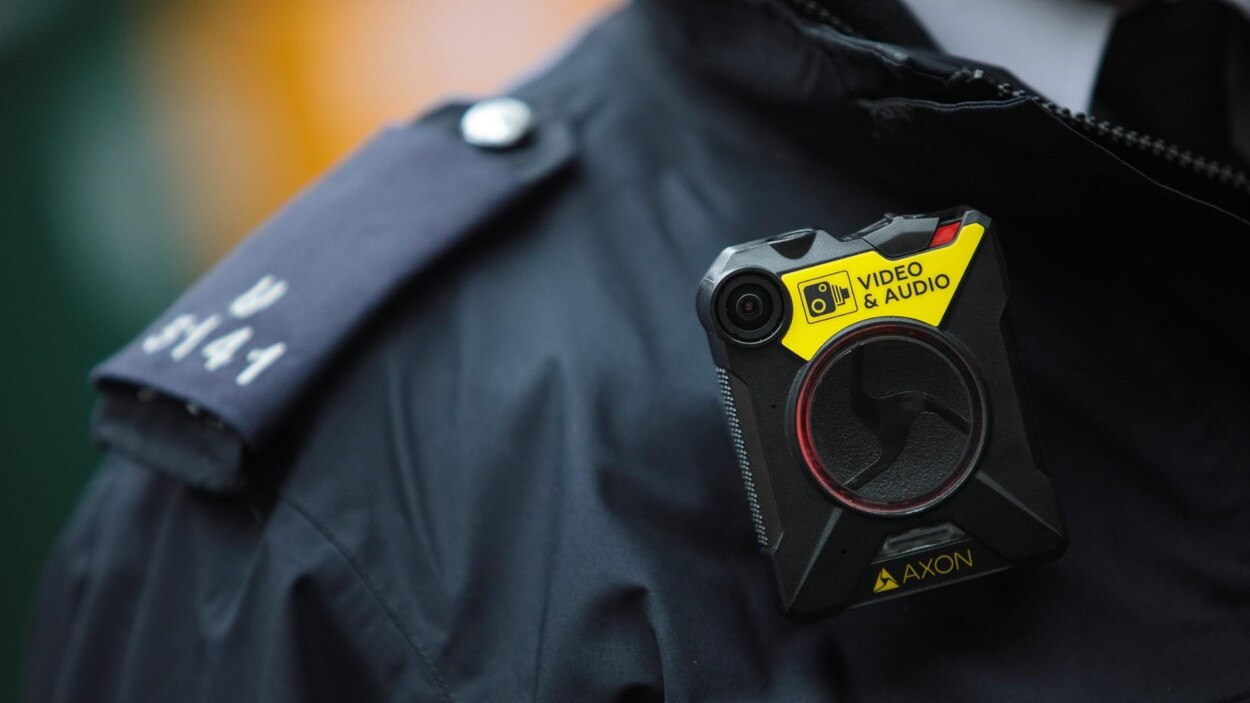 Début du projet pilote de caméras portatives pour les policiers de la ...