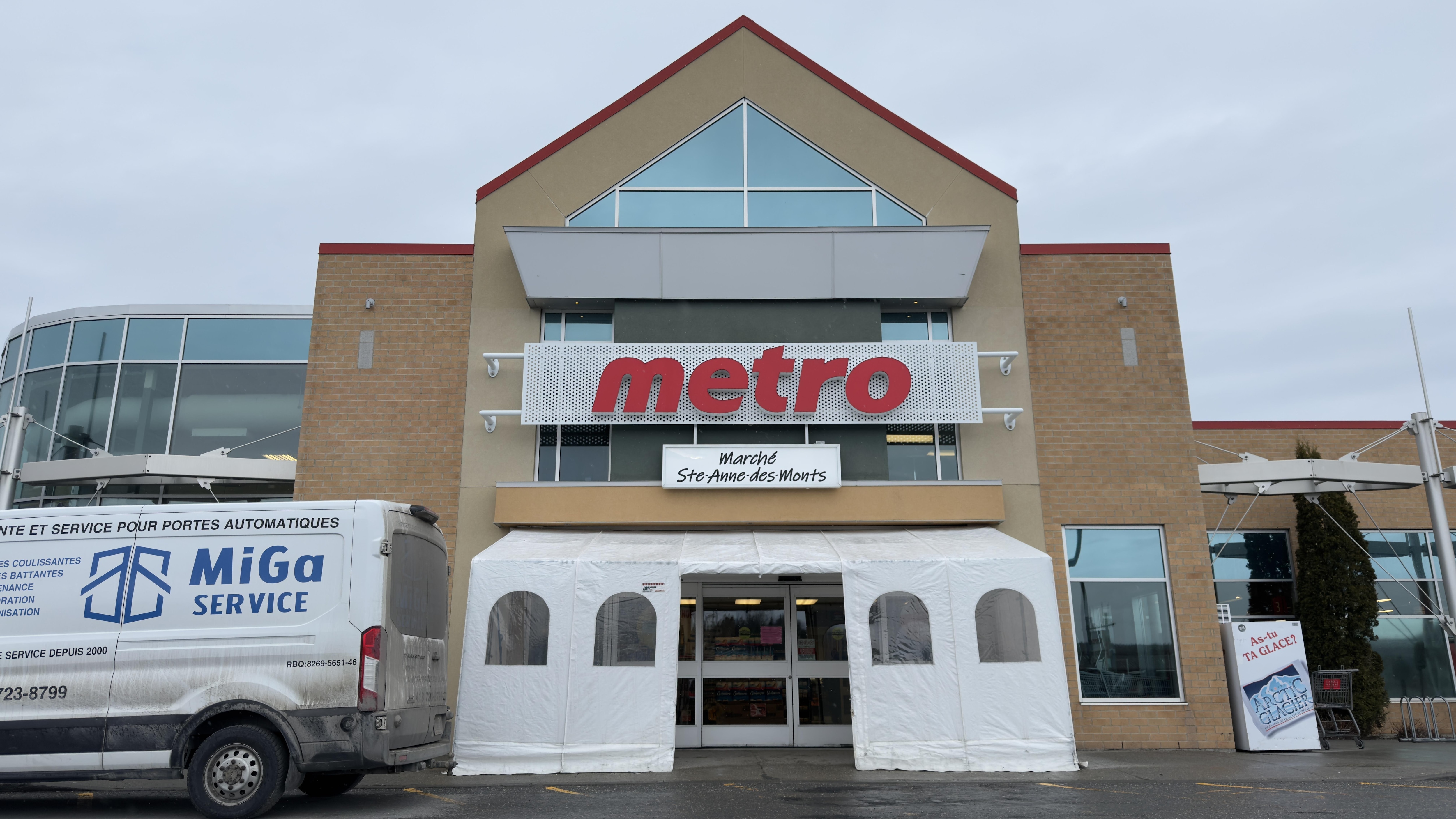 Des tablettes vides dans la seule épicerie à grande surface de Haute-Gaspésie