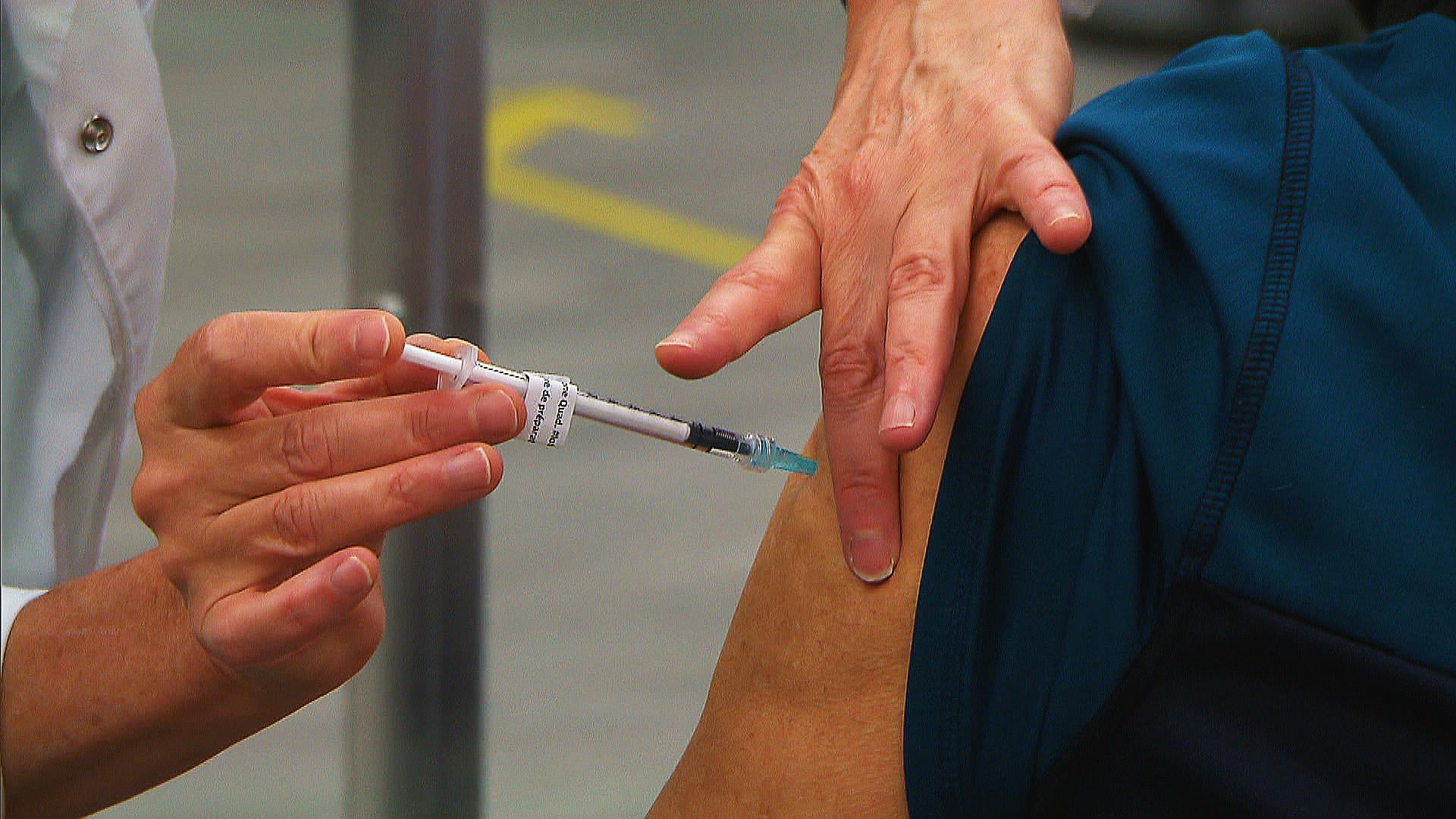 Début de la campagne de vaccination contre l'influenza : La Dre Caroline Quach
Début de la campagne de vaccination contre l'influenza : La Dre Caroline Quach