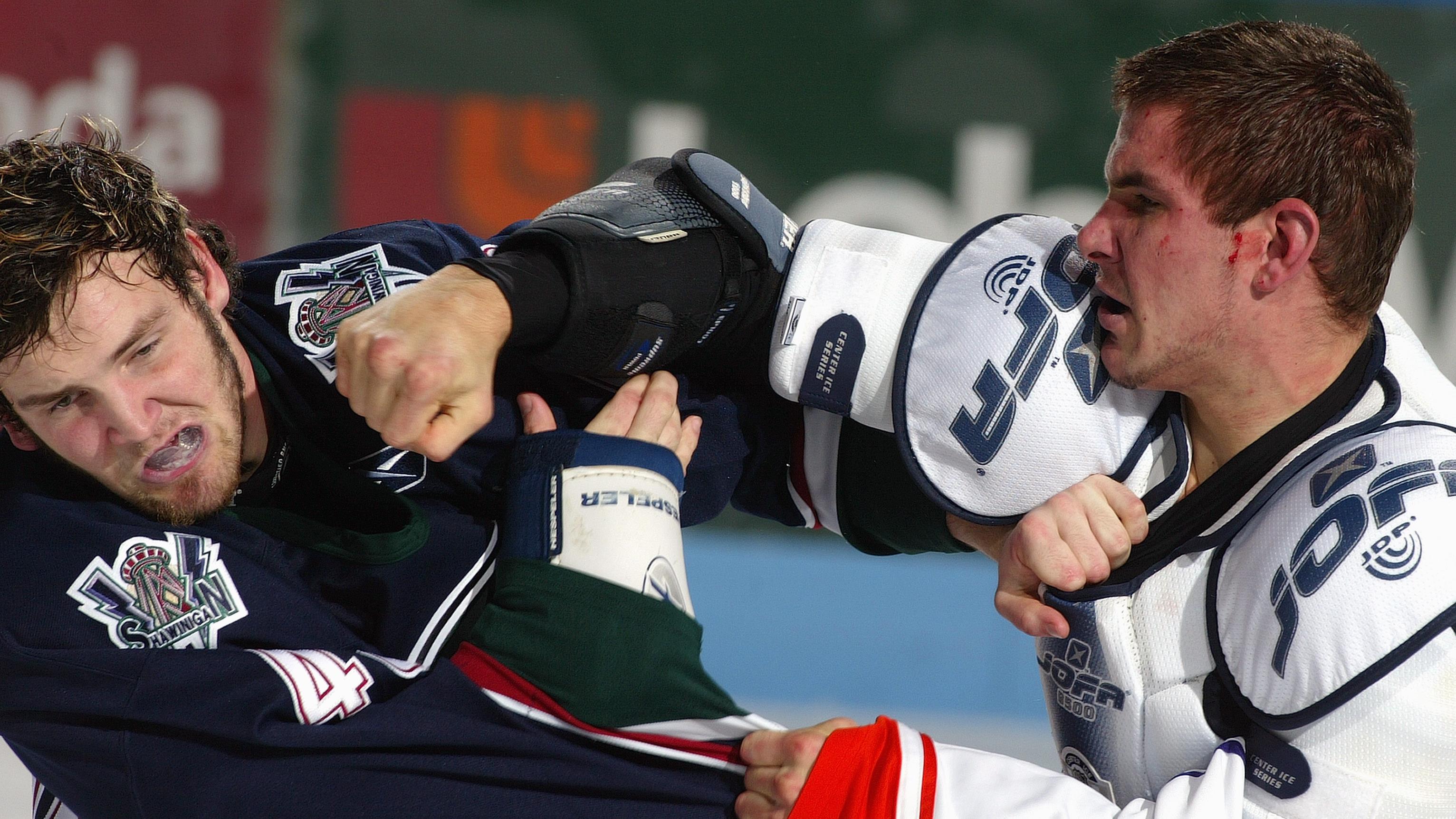 Bagarres dans la LHJMQ : Enrico Ciccone revient sur l'histoire de Dean Bergeron
Bagarres dans la LHJMQ : Enrico Ciccone revient sur l'histoire de Dean Bergeron