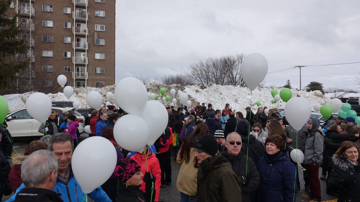 Quelques centaines de personnes rendent hommage à Thérèse Gauvreau