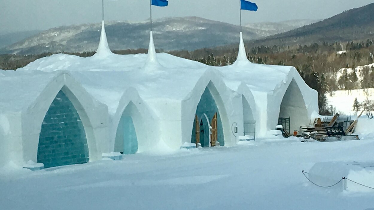 L Hotel De Glace Ferme Temporairement Apres Un Incendie Radio Canada Ca