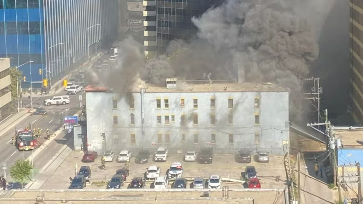 Un incendie à l‘hôtel Windsor provoque de la fumée à travers le centre ...