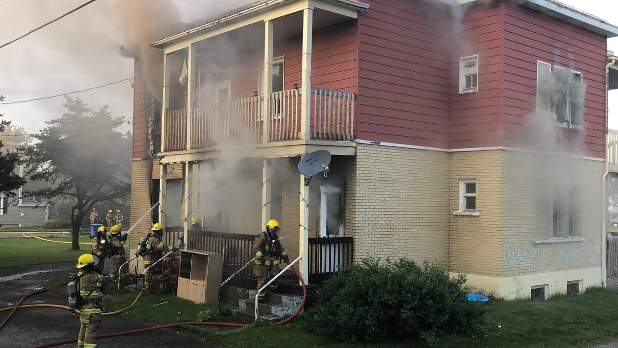 Un incendie ravage une résidence à Matane | Radio-Canada