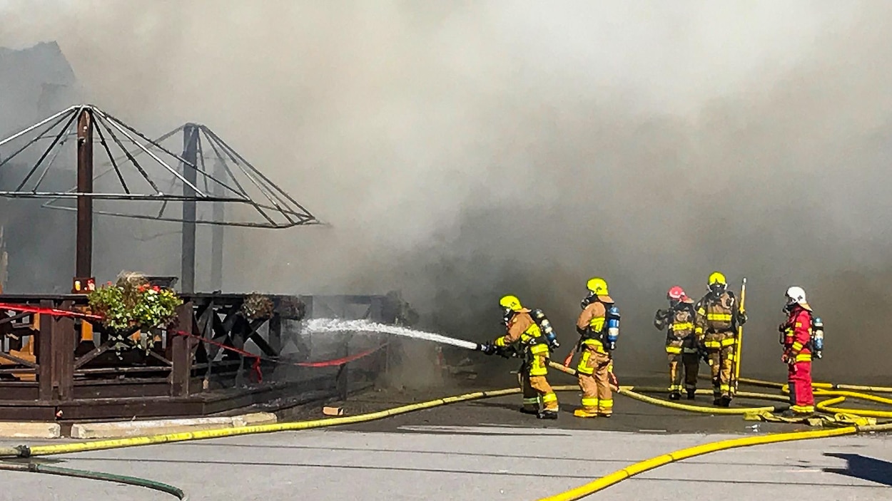 Lac-Beauport : le restaurant Chez Boub détruit par un incendie |  Radio-Canada