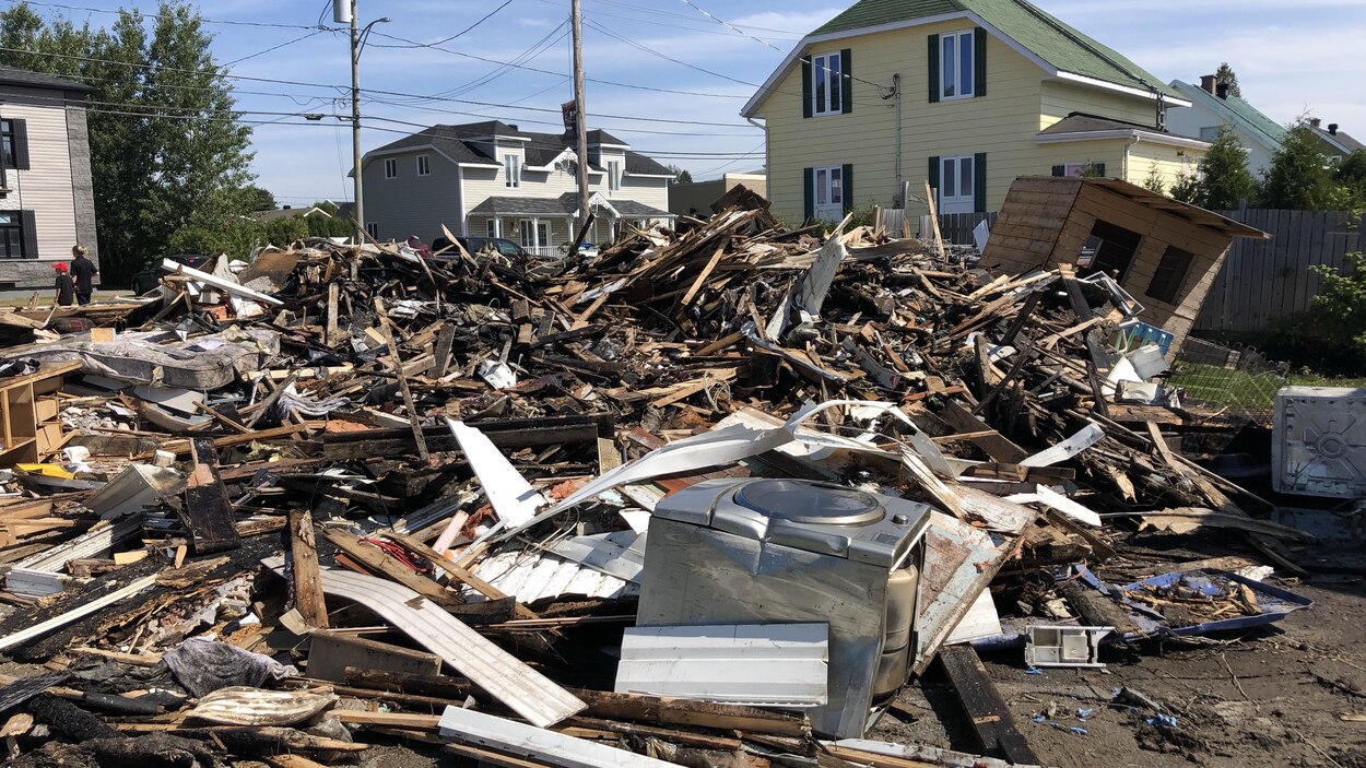 Élan de générosité après l’incendie de SaintAmbroise RadioCanada