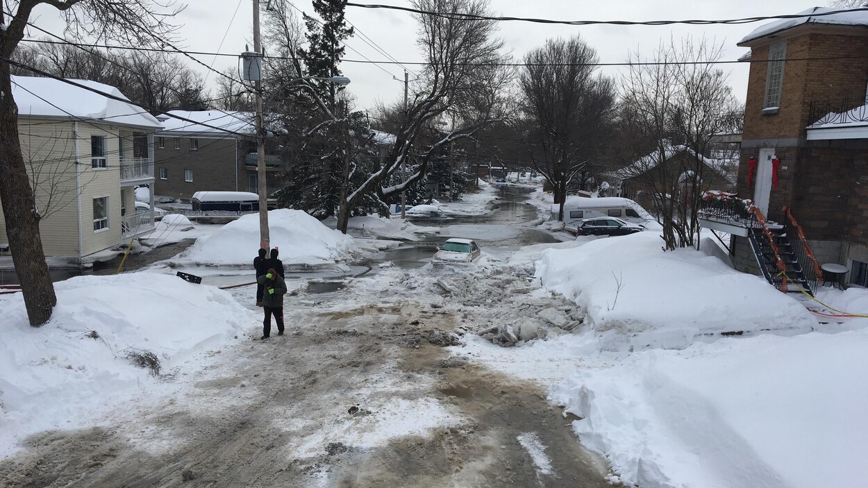 Inondations l'embâcle de la rivière SaintCharles diminue RadioCanada