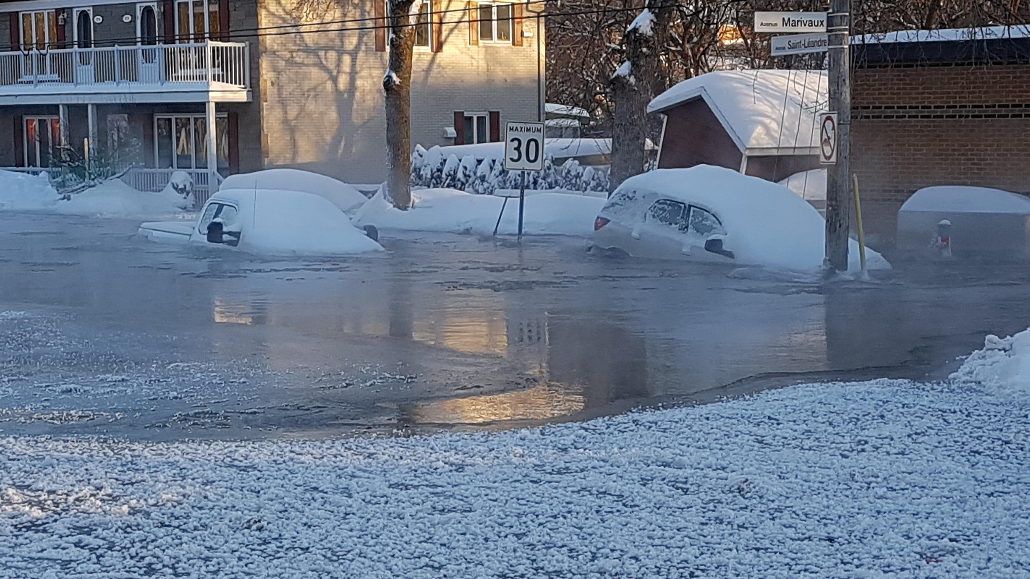 La rivière SaintCharles sort de son lit et force des évacuations