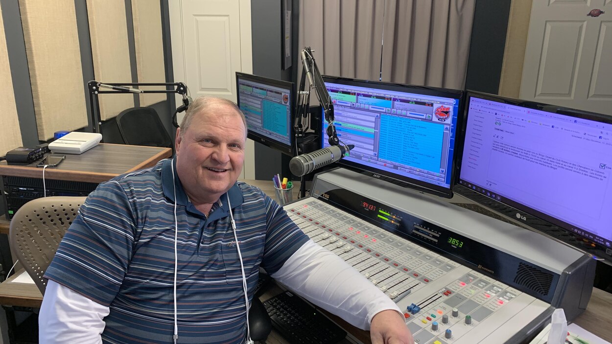 L’animateur radio vedette JR de CJSE prend sa retraite | Radio-Canada