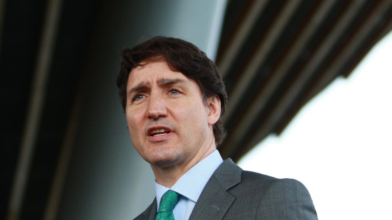 Trudeau talks electric vehicle infrastructure during Victoria visit