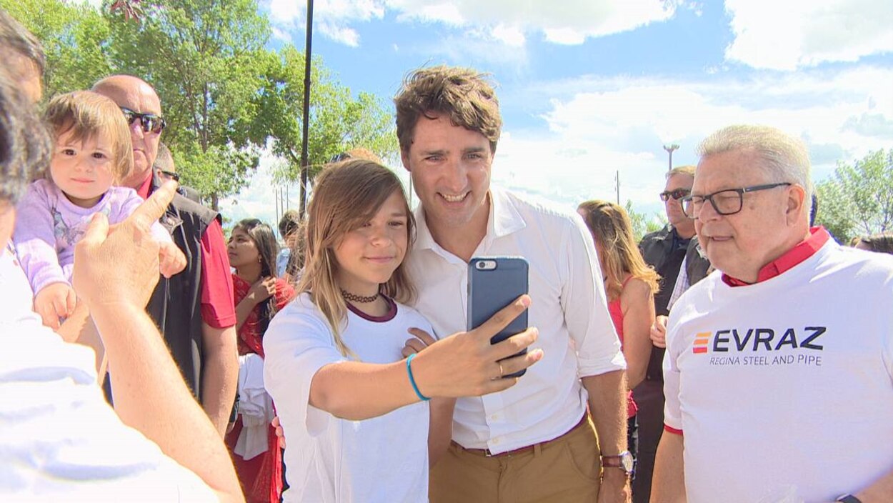Justin Trudeau rencontre des sidérurgistes à Regina | Radio-Canada