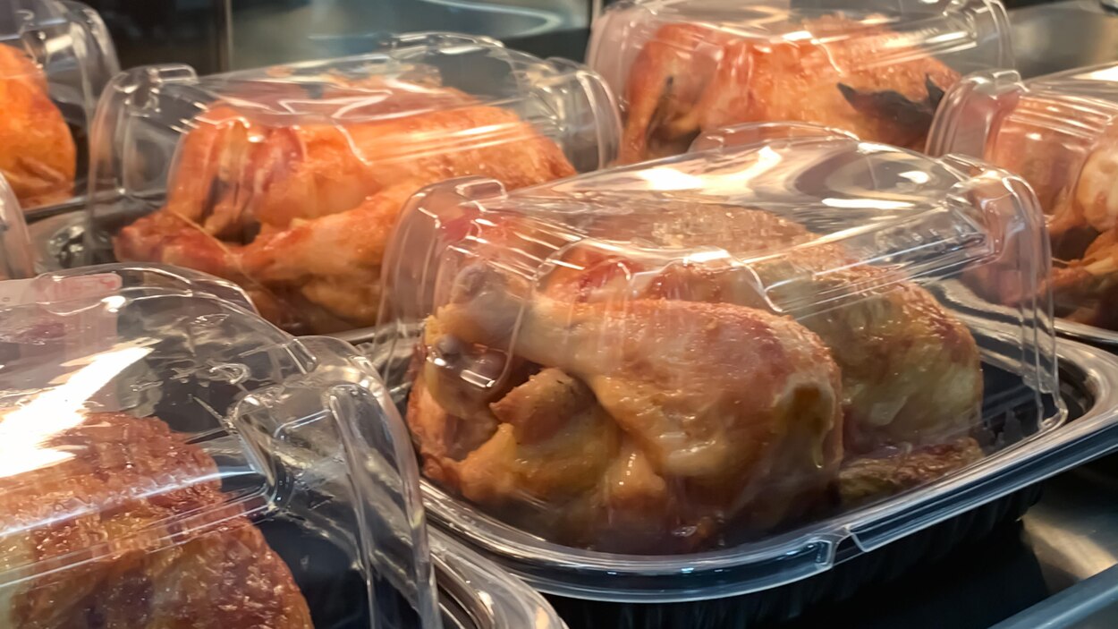 Why prepared rotisserie chickens are cheaper than ones you cook yourself RadioCanada.ca