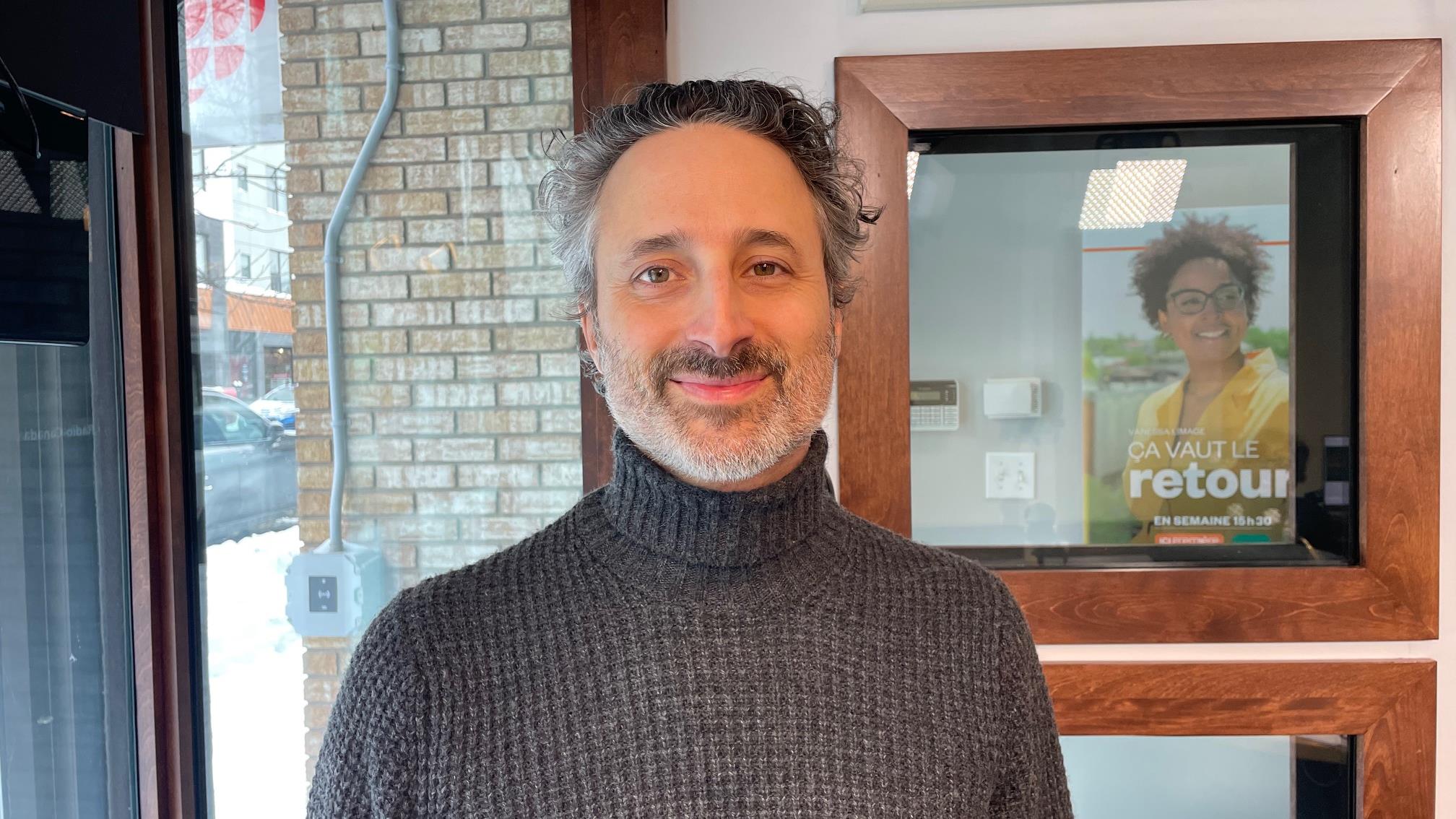 Louis-Jean Cormier en tournée pour son spectacle Les entretois