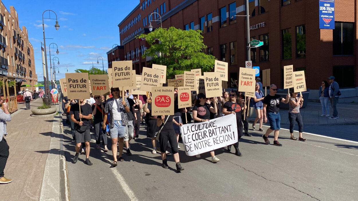 Des artistes de la Mauricie manifestent pour le financement de la ...