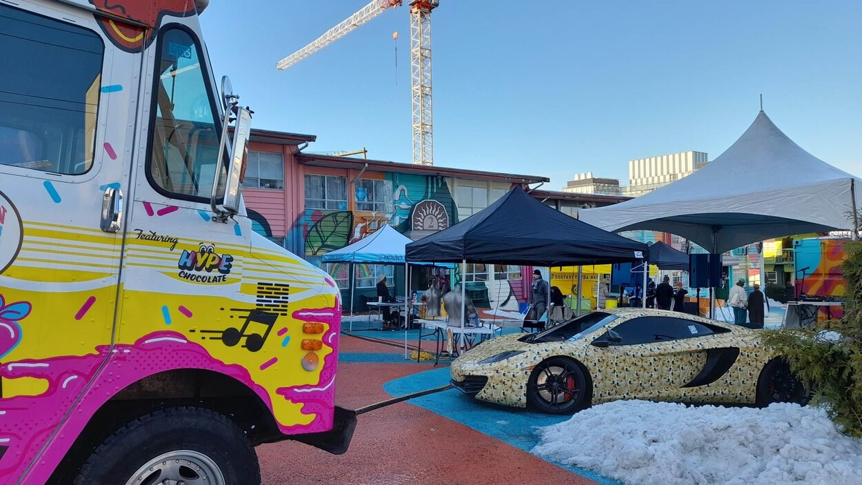 Un marché de Noël au motel transformé en studios d’artistes à Vancouver