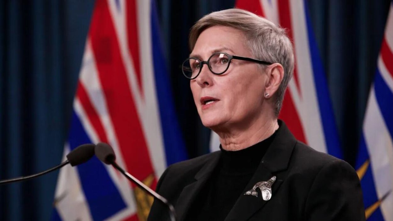 L’ex-juge Mary Ellen Turpel-Lafond rend son diplôme honorifique de l ...