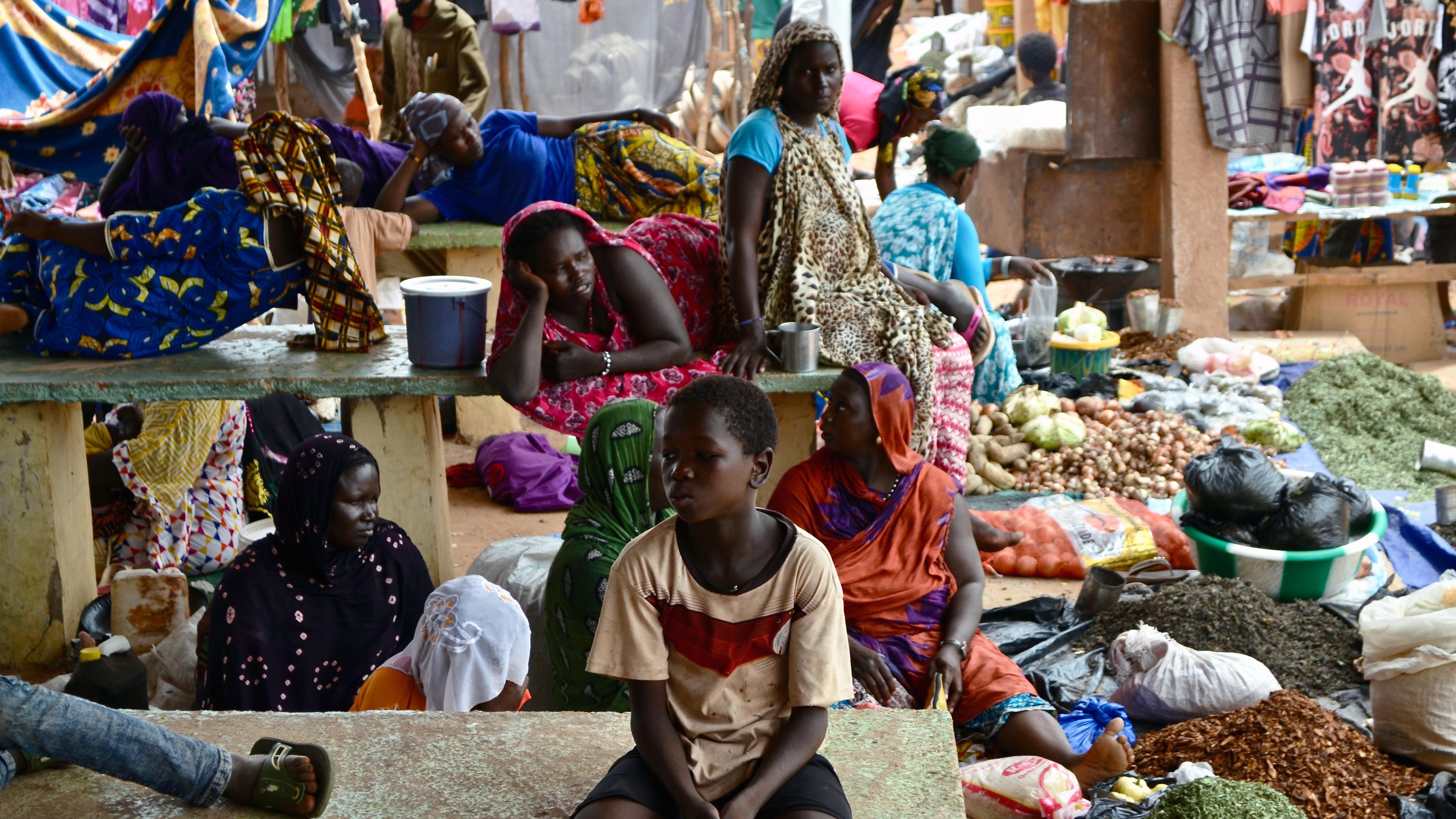 Le marché hebdomadaire du camp de Mbera