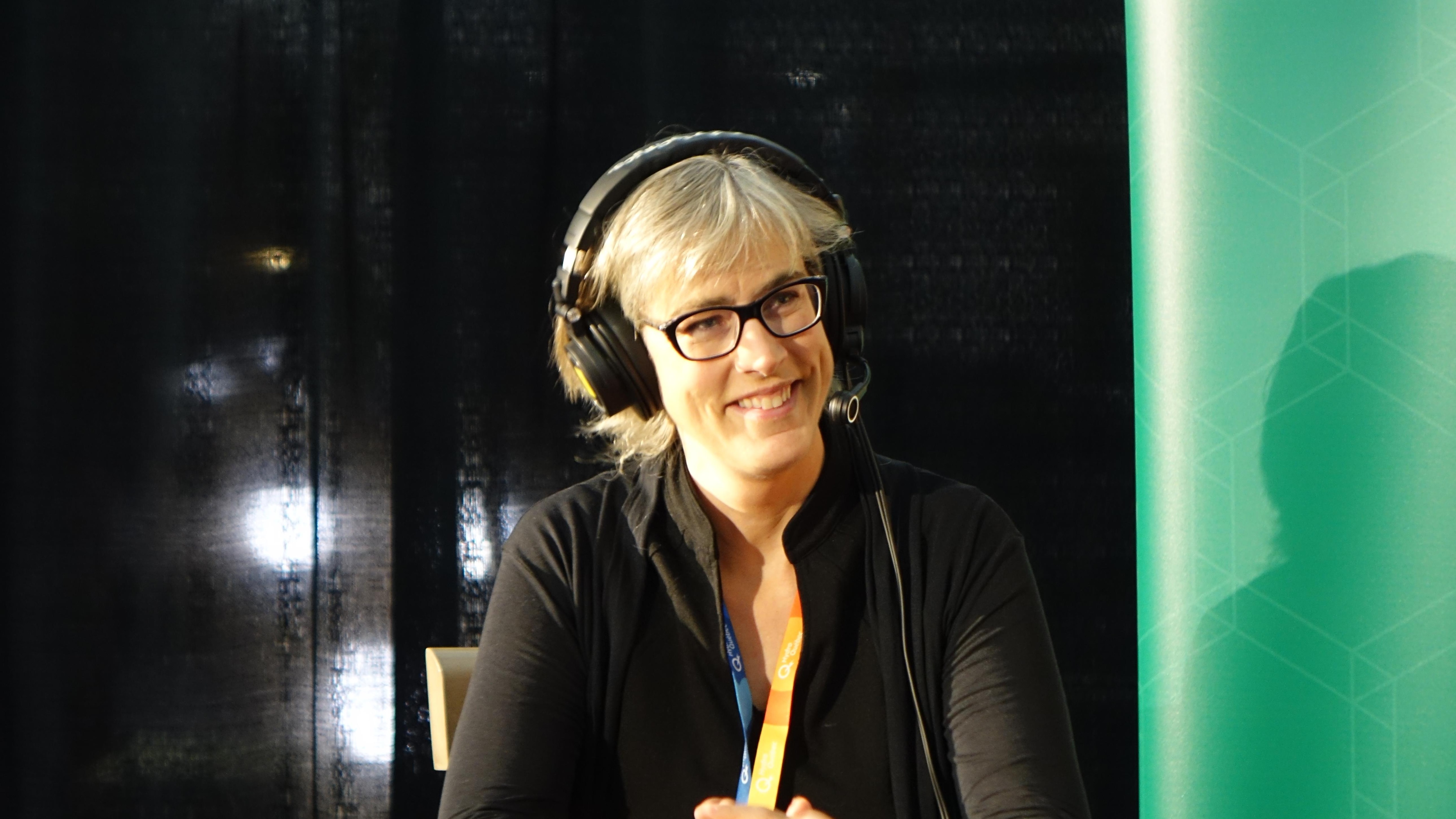 De l’humour à la démocratie : Mélissa Thériault explore le pouvoir du rire