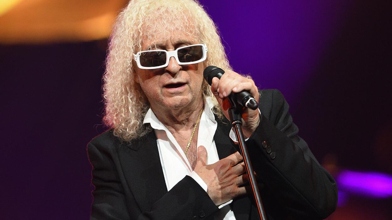 Le Chanteur Michel Polnareff Se Trouve Entre La Vie Et La Mort Radio Canada Ca