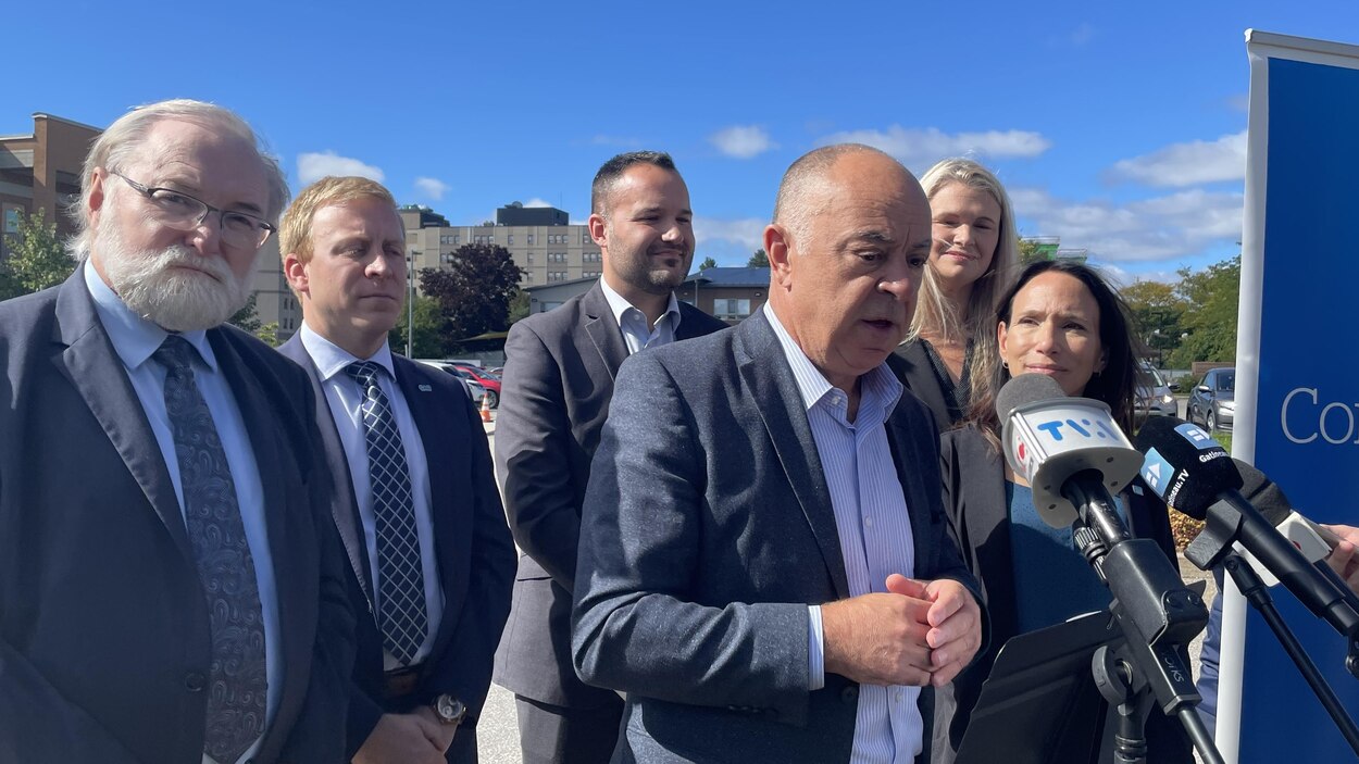 Pénurie de personnel en santé : la CAQ prévoit des ajustements de ...