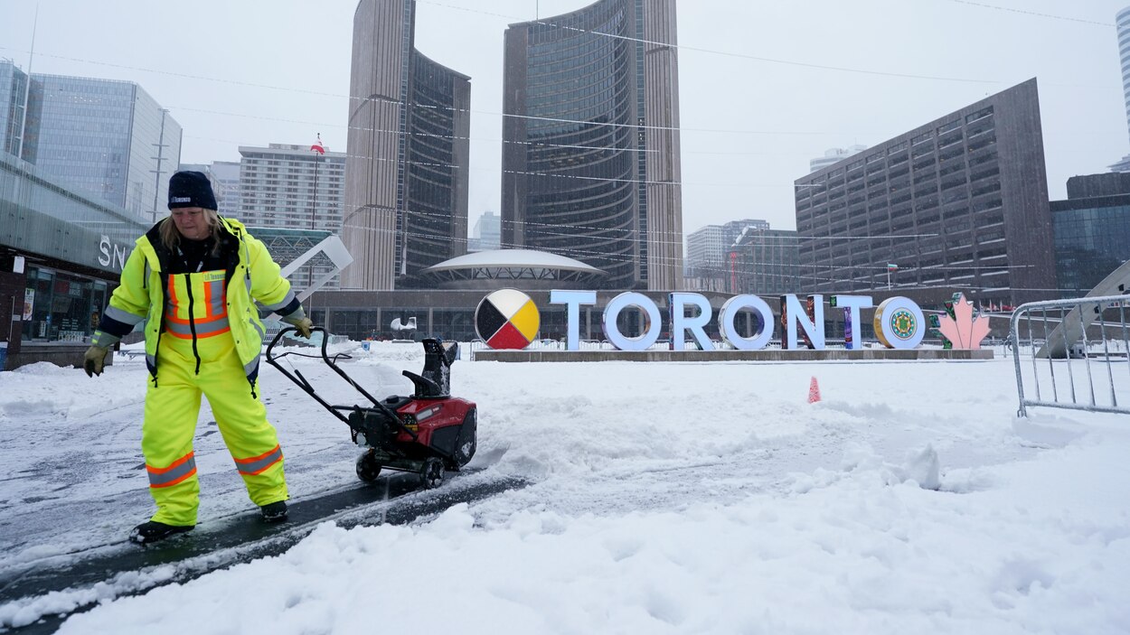 Près de 5 centimètres de neige attendus dans le Grand Toronto | Radio ...