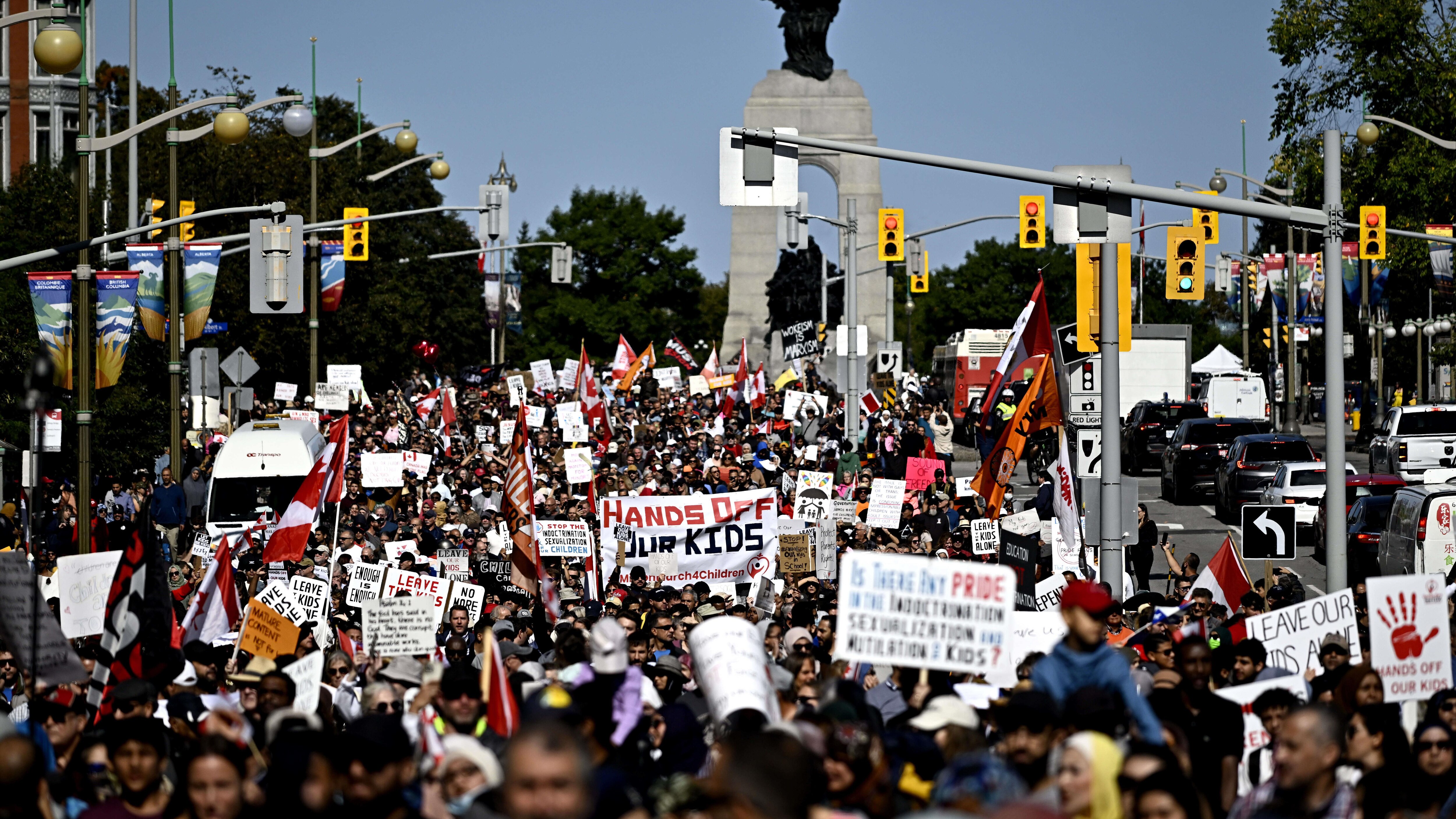 Identité de genre : après la rue, une offensive dans les écoles en