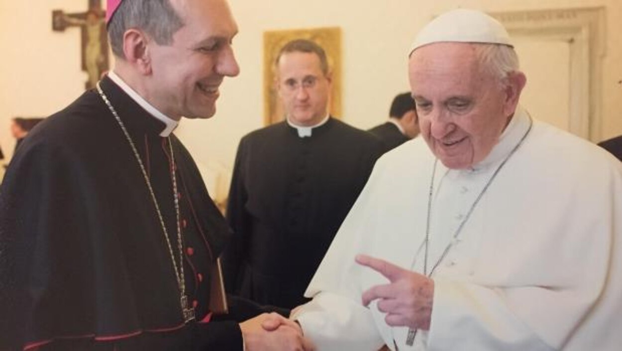 Une possible visite du pape au Canada abordée au Vatican | Radio-Canada.ca