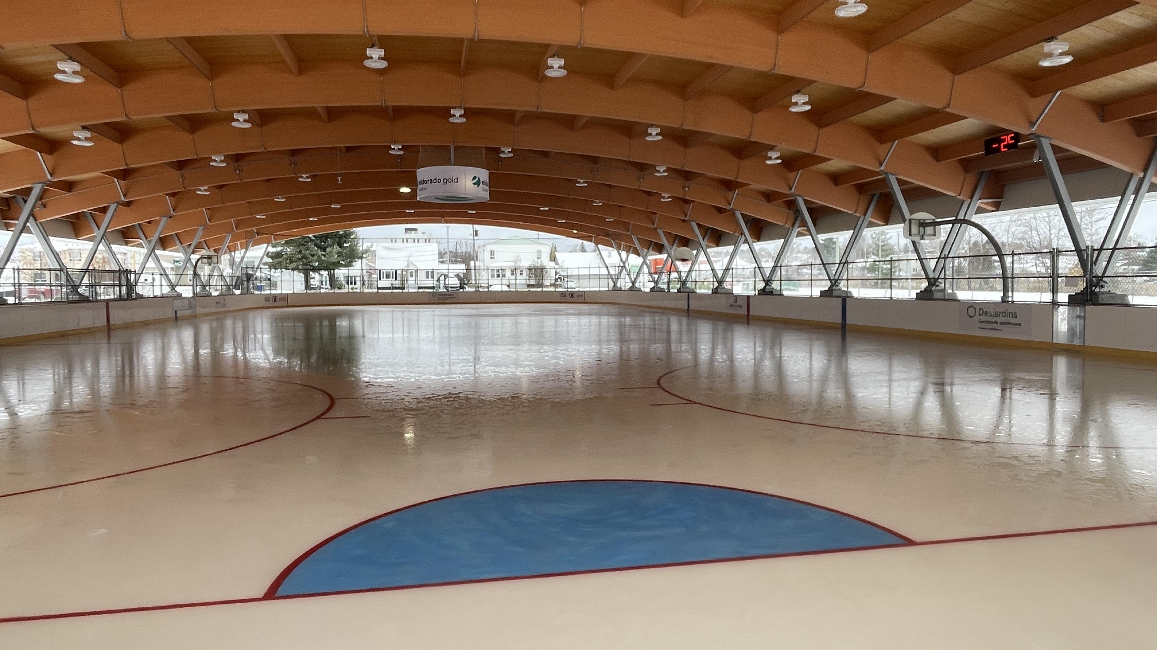 La neige s’installe à temps pour l’ouverture de la patinoire Bleu Blanc Bouge