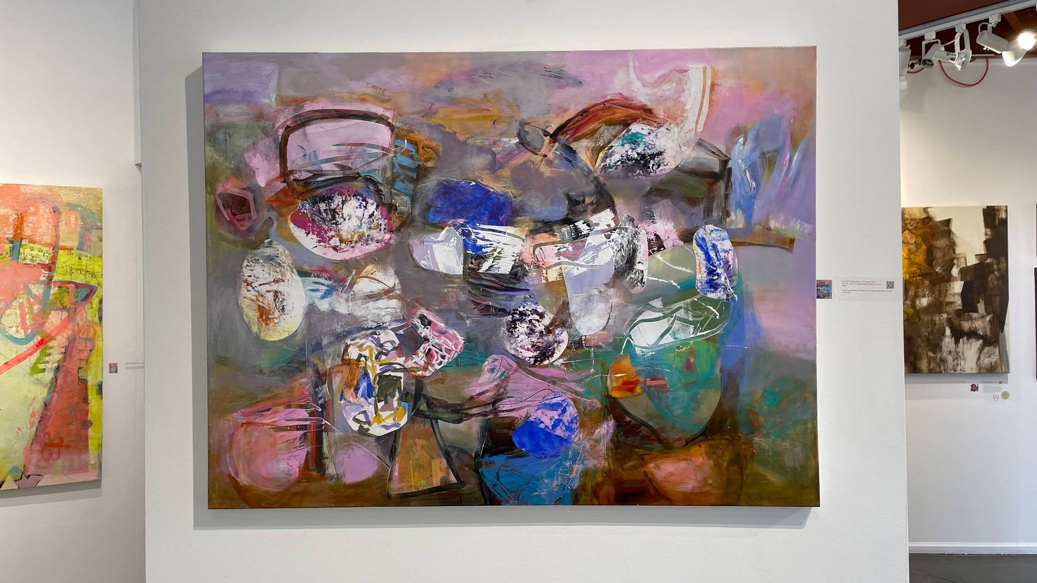 Une toile de Paulette Melanson à l’exposition annuelle d’art abstrait à Vancouver