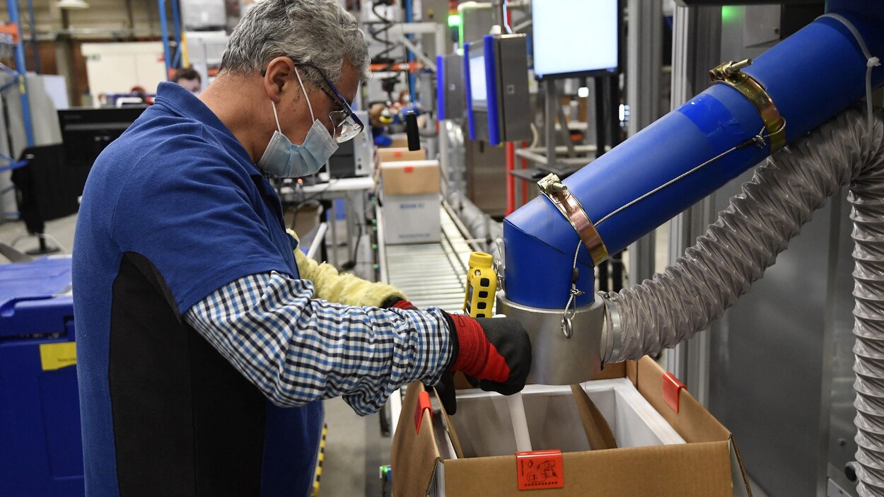 加拿大卫生部批准给12岁-15岁年龄组接种辉瑞-BioNTech疫苗| Radio-Canada.ca