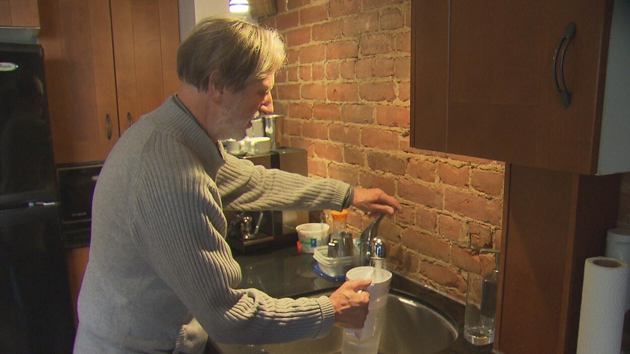 Plomb dans l'eau: les pichets filtrants ne seront pas offerts à tous les  Montréalais