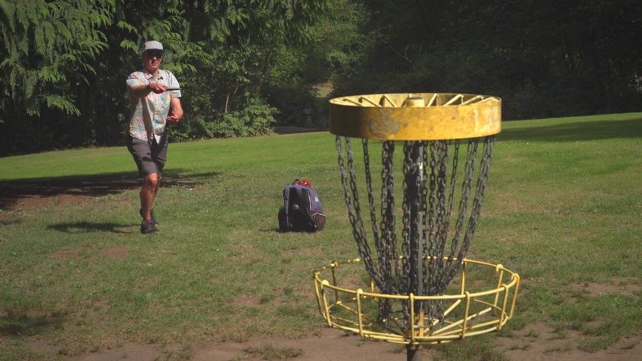 Le disque-golf : un sport qui gagne en popularité | Radio-Canada