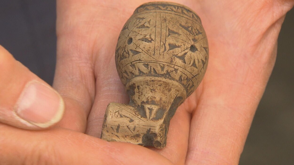 Un calumet découvert au poste de traite de Chicoutimi RadioCanada