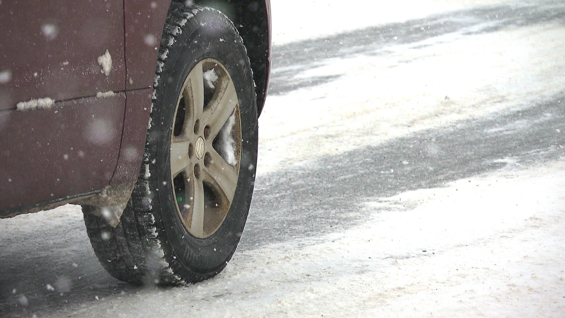 Conseils de conduite hivernale : cinq raisons de ne pas laisser votre  voiture sous la neige - NAPA Pièces d'auto - Blogue NAPA Canada