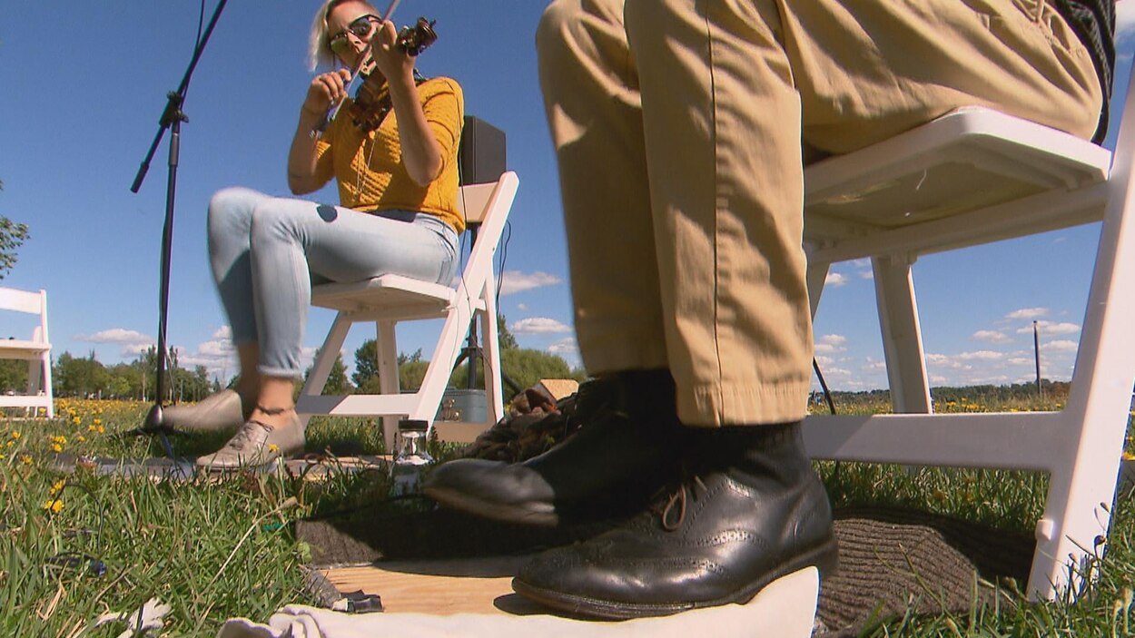 Un mois pour apprendre à taper du pied | Radio-Canada
