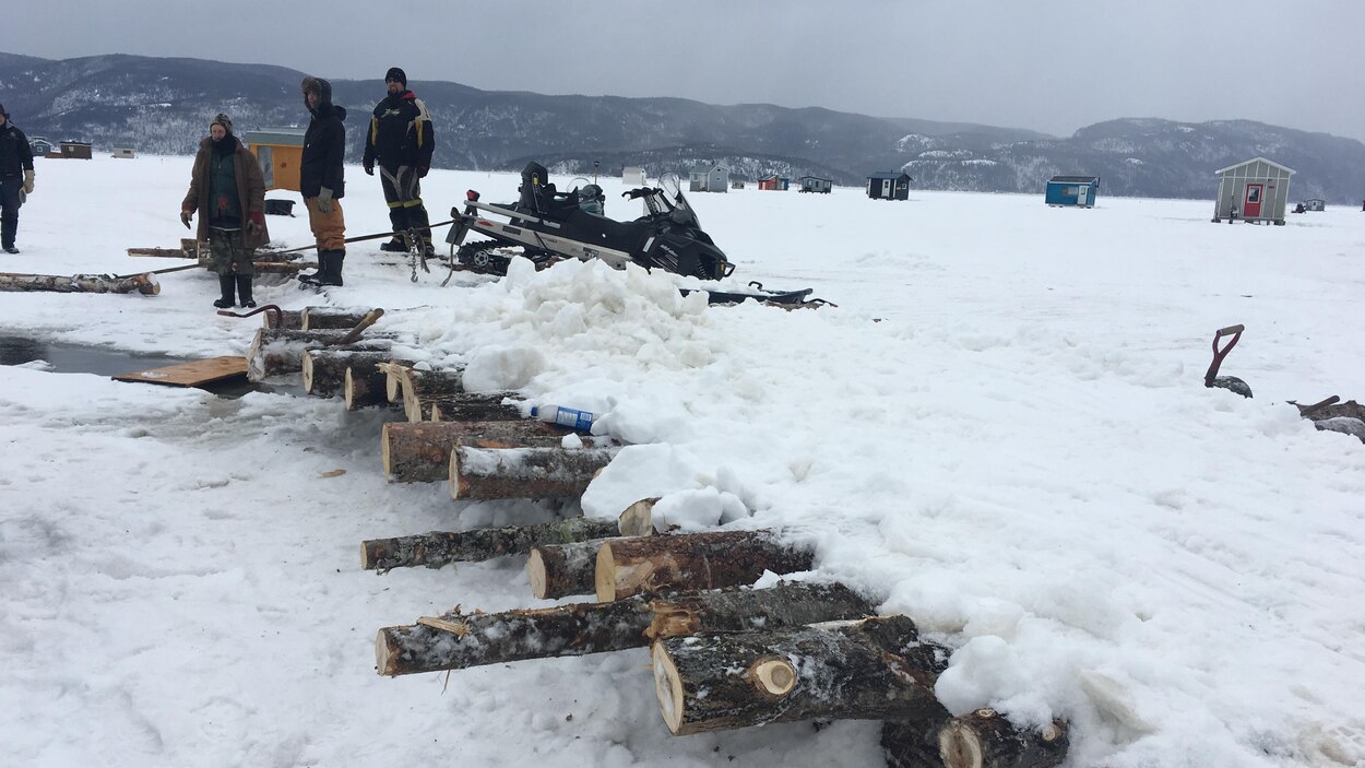 Début de la sortie des cabanes à pêche à SainteRoseduNord RadioCanada